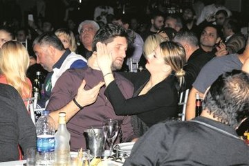 Gizem Karaca Sevgilisiyle Romantik Anlar Yaşıyor 💖 - thumbnail