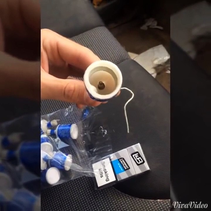 Il piège la cigarette de son pote avec un pétard