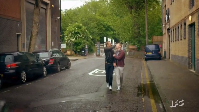 Des skinheads rencontrent des gays et des musulmans