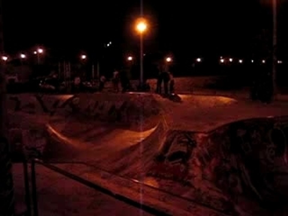 BMX, backflip propre au bol de marseille