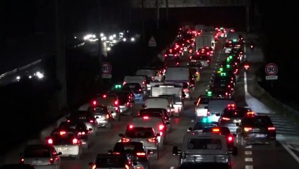 A Marseille aussi, les taxis en colère bloquent les routes