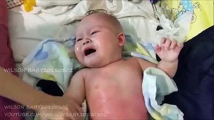 CALM A CRYING BABY BY BREASTFEEDING FUNNY MOVE DAY128