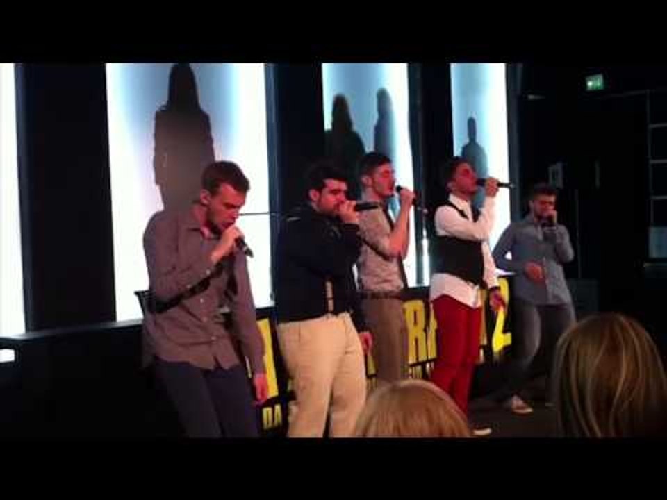 Spritz for Five cantano Flashlight e Rosso Relativo | Pitch Perfect 2