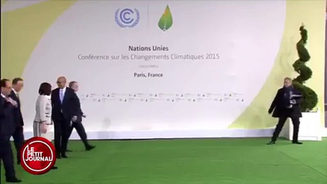Petit Journal - Arrivée du Roi Mohamed VI à la COP 21