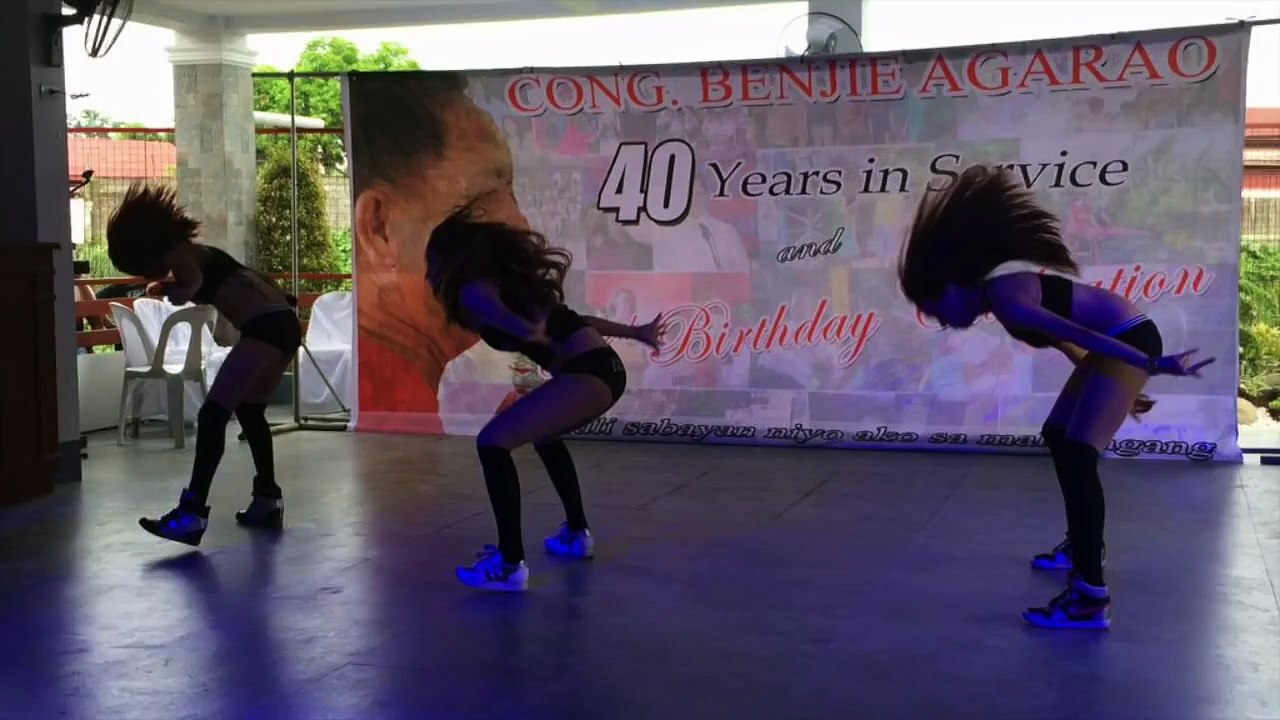 Sexy dancers in solon's party Tolentino’s ‘gift’-