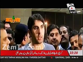 Hilarious Interview of Misbah on Airport – Must Watch Tezabi Totay - Video Dailymotion