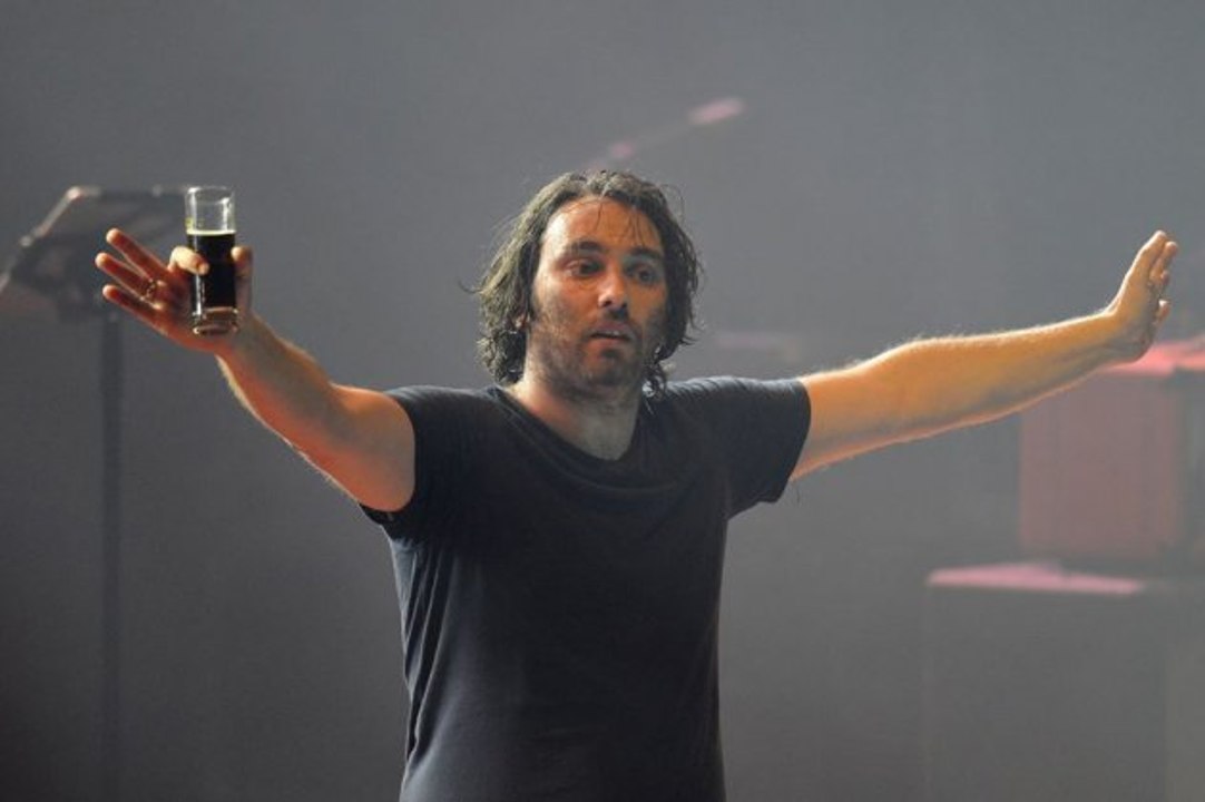 Saez attaque le ministère de la culture en concert aux Francofolies