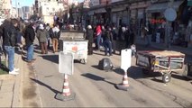 Siverek - Esnaf Elektrik Kesintilerini Lastik Yakıp, Yol Kapatarak Protesto Etti