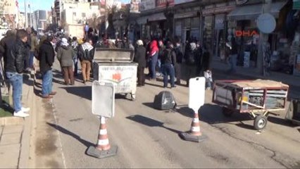 Siverek Esnaf Elektrik Kesintilerini Lastik Yakıp, Yol Kapatarak Protesto Etti-2