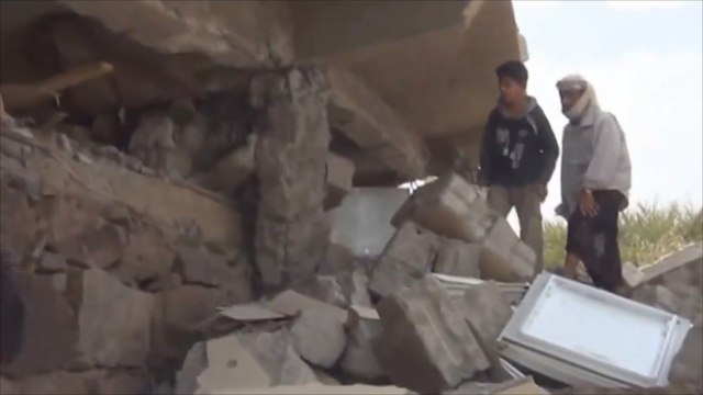 الحوثيون يدمرون منازل قادة بالجيش والمقاومة بالضالع