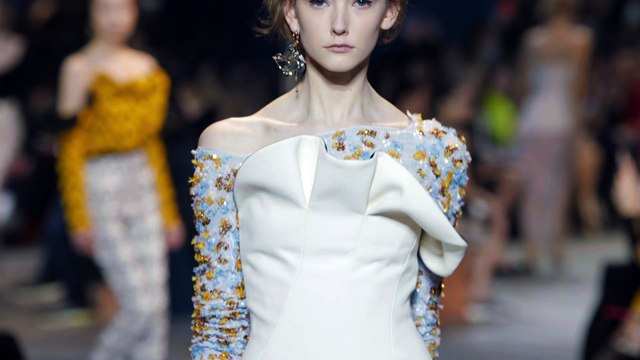 Le défilé Dior haute couture printemps-été 2016 en vidéo