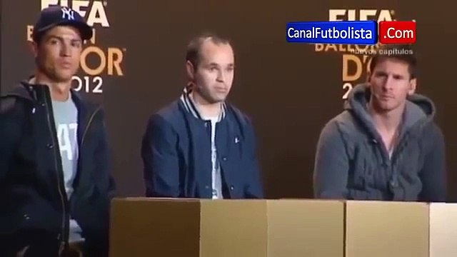 Месси смеется над ответом Криштиану Роналду