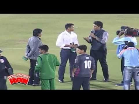 Shah Rukh Khan and Rahul Dravid at University Cricket Championship Opening Ceremony