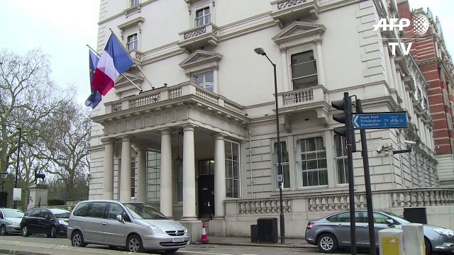 Banksy London artwork criticises Calais migrant treatment