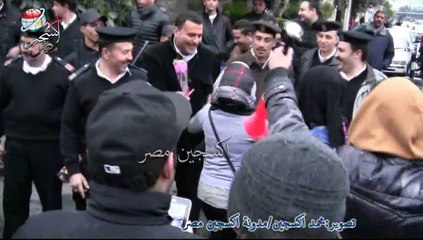 مزز بتتصور مع الشرطة فى عيد الشرطة