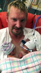 Magnifique : prématurés, ces jumeaux refusent de se lâcher la main