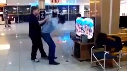 Cea mai tare farsa facuta unui tip la mall