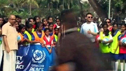 Ronaldinho narrowly avoids fatal injury in India