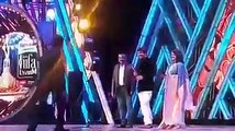 Mahesh babu receiving IIFA  AWARD 2015