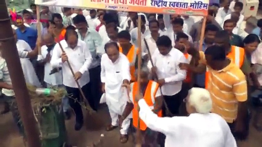 Arshi Khan @ Sawach Bharat Abhiyan