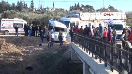 Adana - Minibüs Kamyonla Çarpıştı; 55 Yıllık Evli Çift Öldü