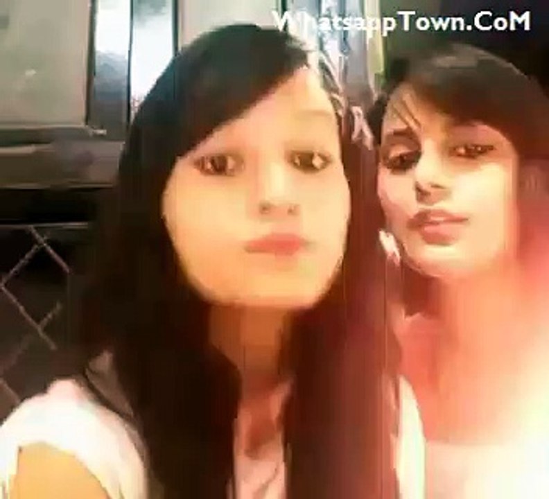 larki ki Dubsmash check kro..