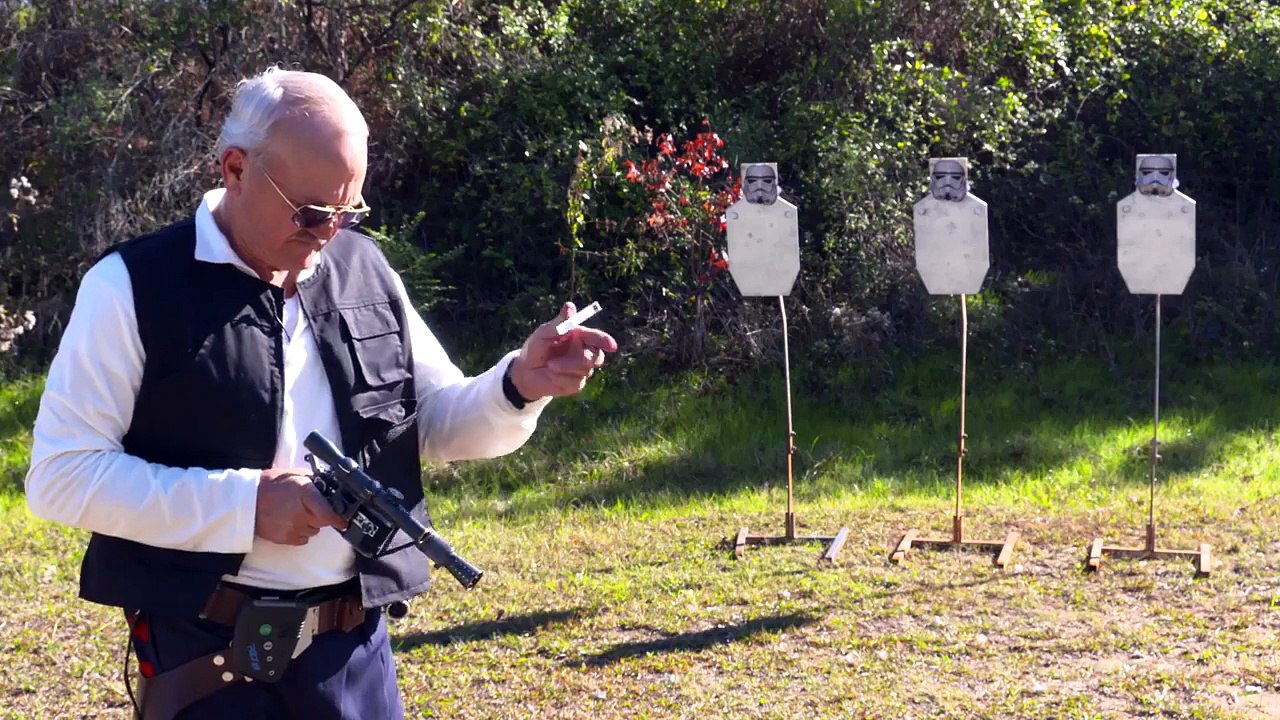 Il reproduit le pistolet laser de Han Solo