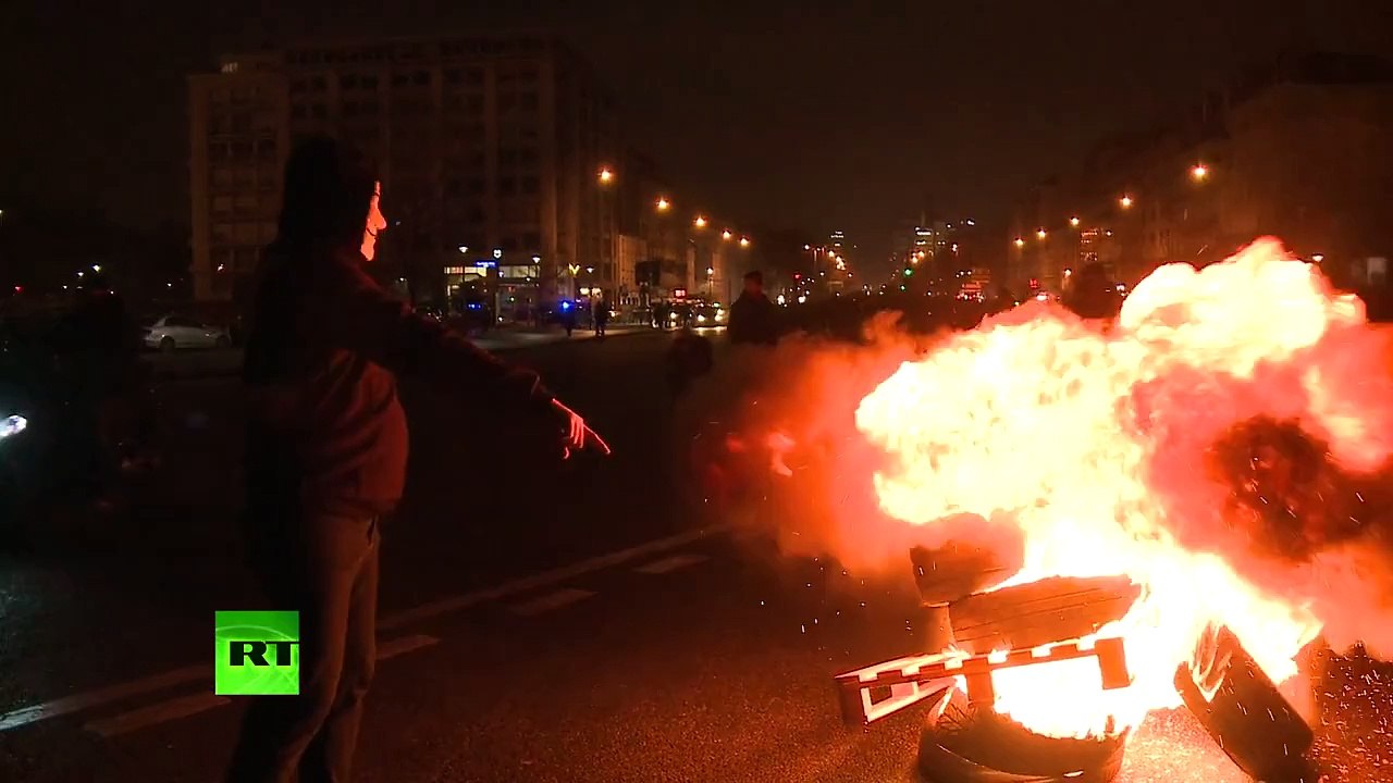 Porte Maillot _ des chauffeurs de taxis en colère contre Uber 26-01-2016