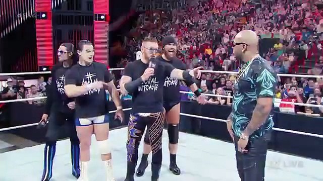 Flo Rida battle raps Bo Rida Raw, January 25, 2016