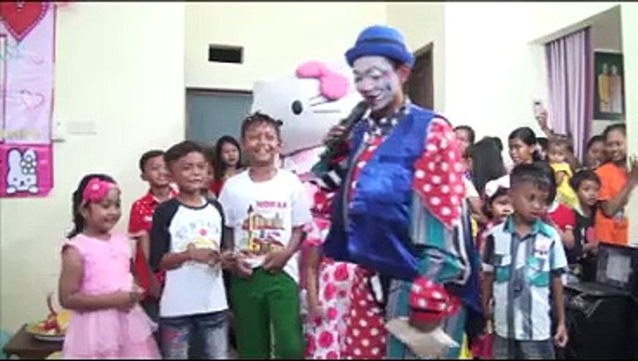 BADUT    MENARIK