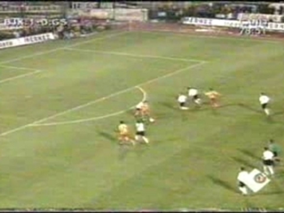 Un goal qui marque contre son camps