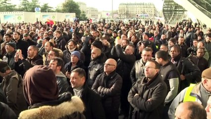 Les taxis mobilisés à Paris contre les dérives des VTC