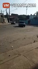 IDIOT TRYING TO DRIFT HITS THE SIDEWALK AND LOSES ONE OF THE TIRES