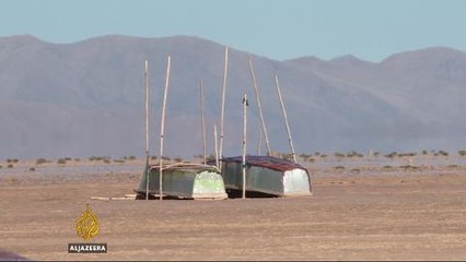 Bolivia's second largest lake dries up