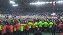 Les Dogues en finale...le clapping avec les supporters