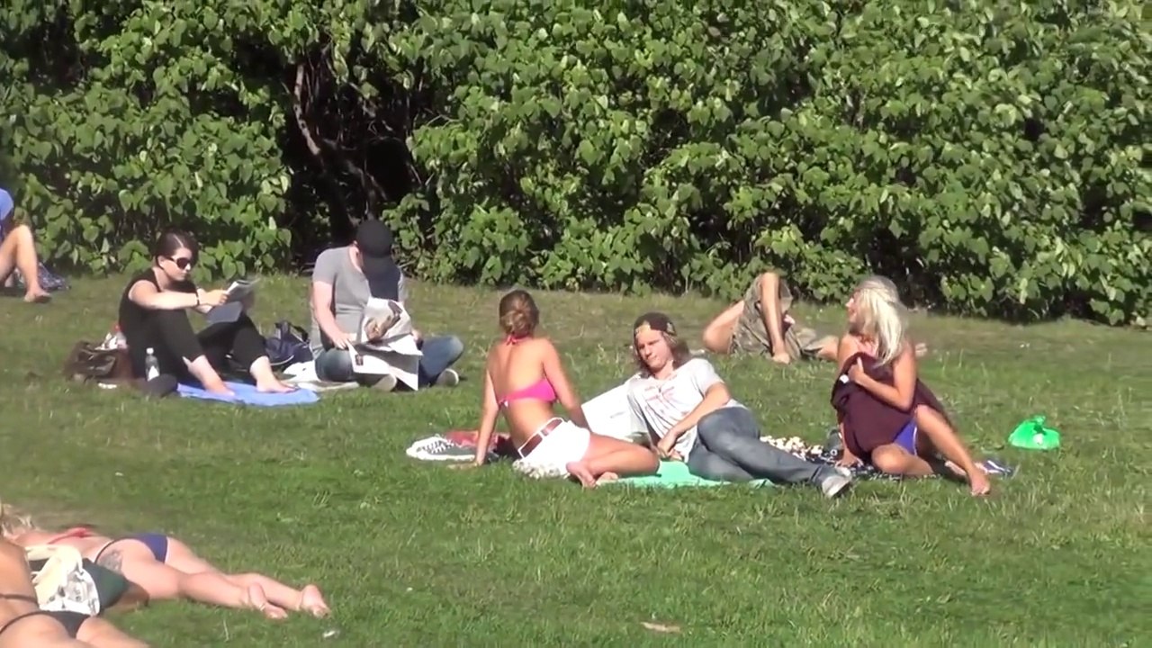Spooning People
