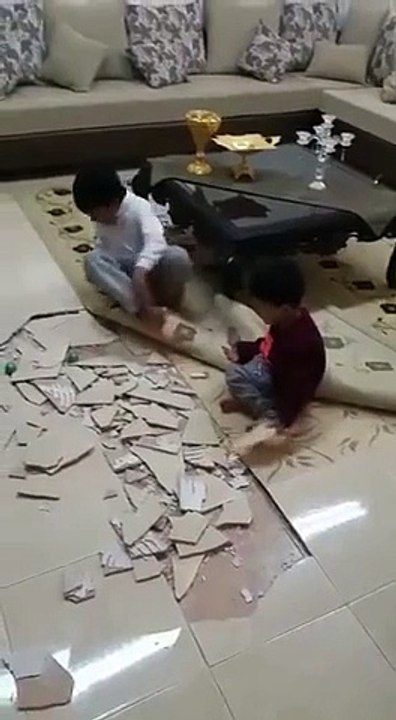 و يحكى ان هذا المشهد قد اسفر عن  جلطة حادة  للأم التي كانت في زيارة خاصة لمنزل صديقتها!