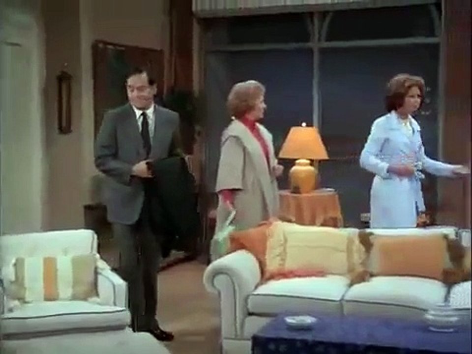 The Mary Tyler Moore Show S06E13 The Happy Homemaker Takes Lou Home ...