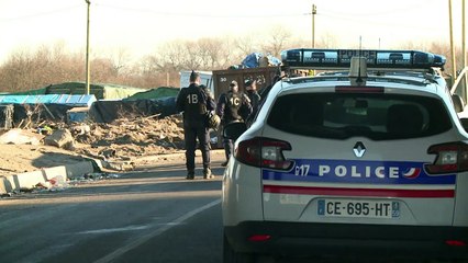 France vows violence in Calais will be dealt with firmly