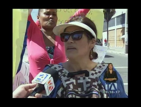 Proveedores y contratistas del Estado realizan plantón por falta de pagos