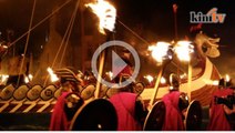 Peserta meriahkan pesta api, Up Helly Aa