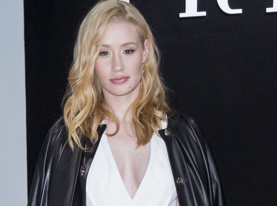 Exclu vidéo : Fashion Week : Iggy Azalea, Olga Kurylenko chic en noir et blanc !