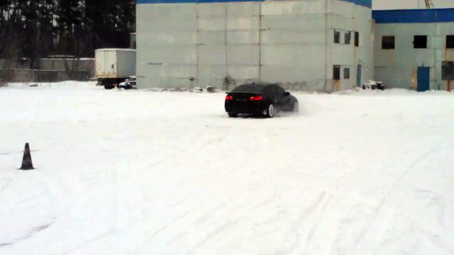 Занос заднеприводного автомобиля в Школе водительского мастерства Карбон carbon.co.ua