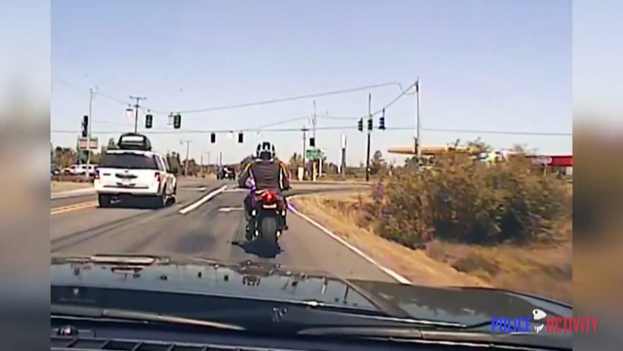 Etats-Unis : quand un policier pète les plombs sur un motards