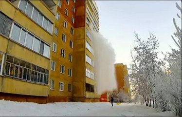 What happens when you pour boiling water over a man at minus 36C