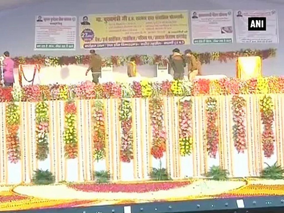 CM Akhilesh Yadav to distribute tricycles