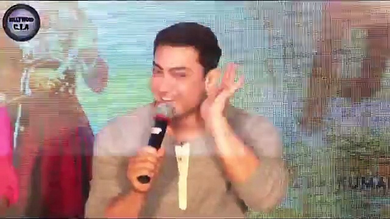 Aamir Khan INSULTS Shahrukh Khan at PK POSTER LAUNCH