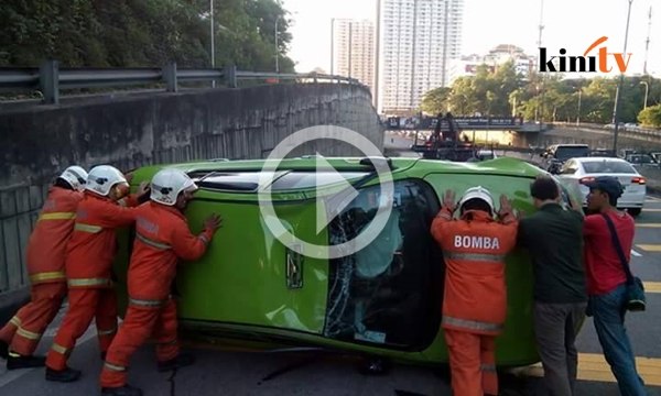 Video teksi hijau terbalik di Lebuh raya MRR2