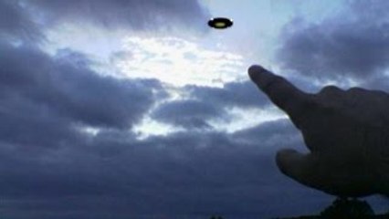 UN HOMBRE CONSIGUE CONTROLAR A LOS OVNIS (REAL) - EXTRATERRESTRES // RazaDesconocida