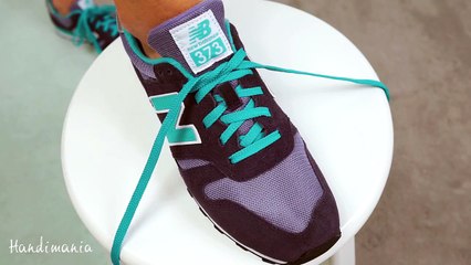 Her New Way Of Tying Shoelaces Has Taken The Internet By Storm… You Should Try It Too